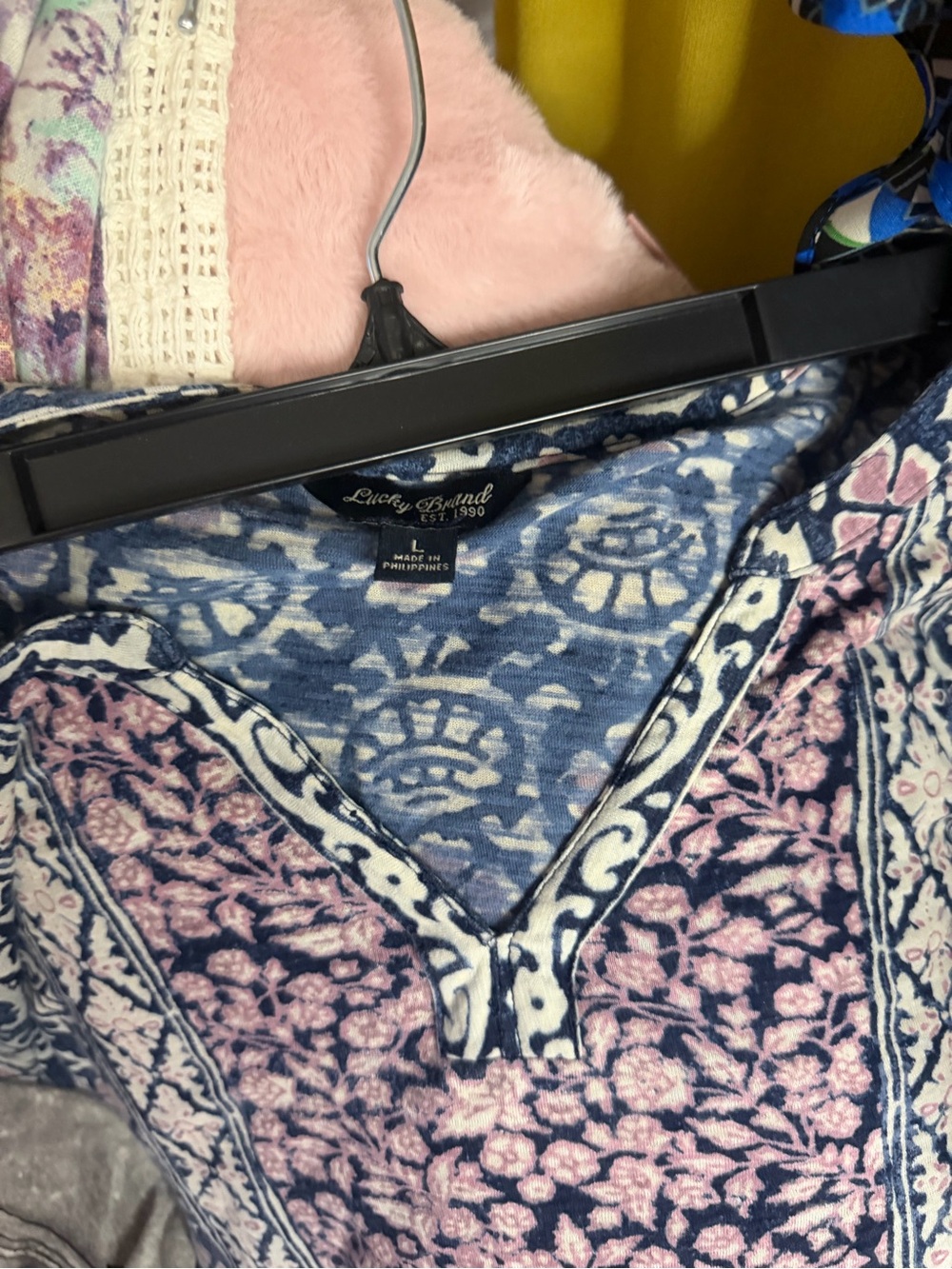 Bundle #12 - 8 Women's L - Pics included - Picture 3 of 8